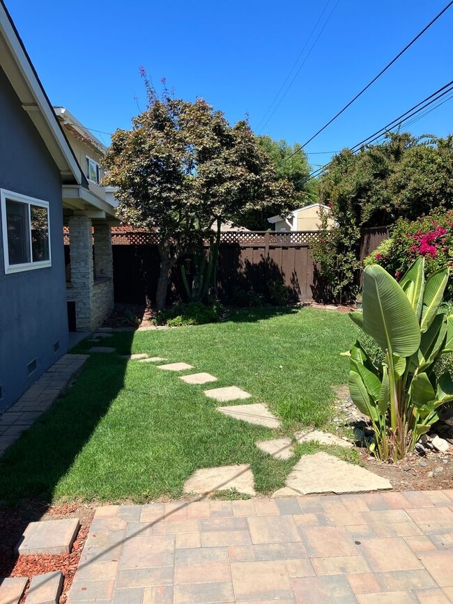 Building Photo - Nicely Updated 4-Bedroom House With Nice B...