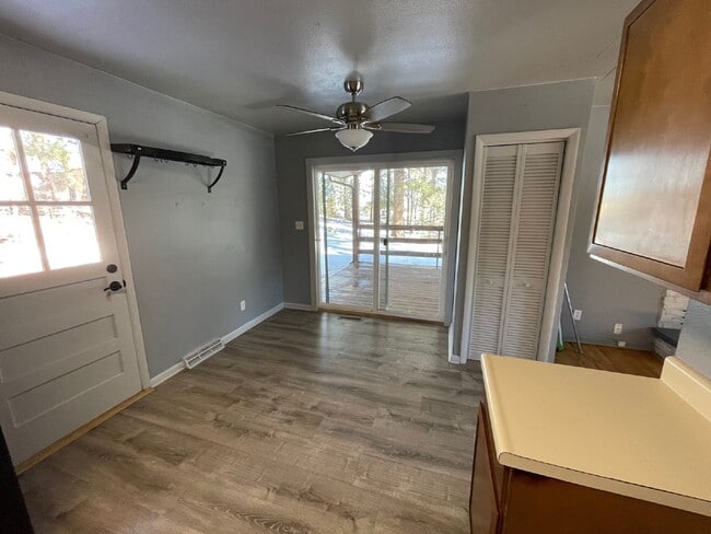 Building Photo - Charming Home in Conifer!