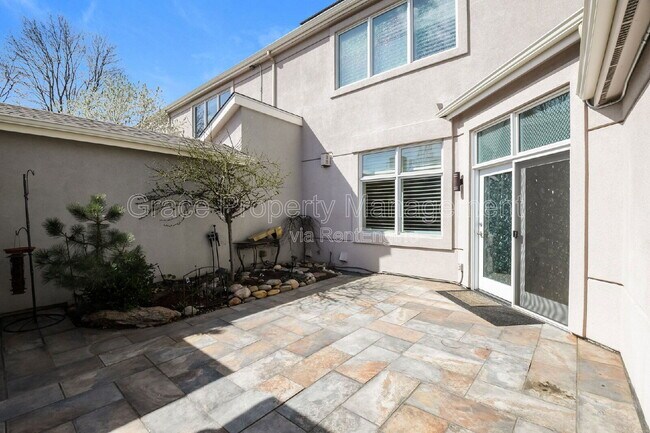 Building Photo - 566 Josephine St