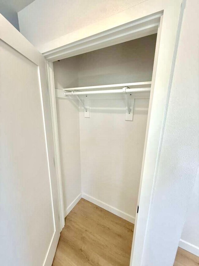 Building Photo - Arbor Heights 2-Bedroom Home in a Prime Location