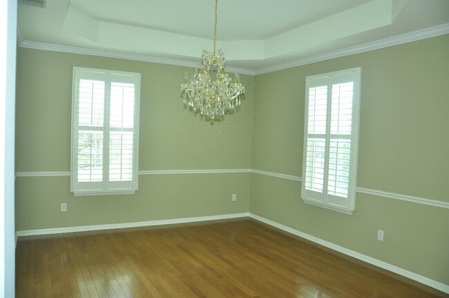 Building Photo - 607 Nadina Pl