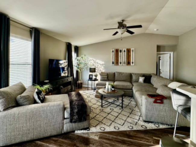 Building Photo - 1837 English Oak Dr