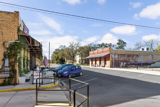 Building Photo - 201 Ramona St