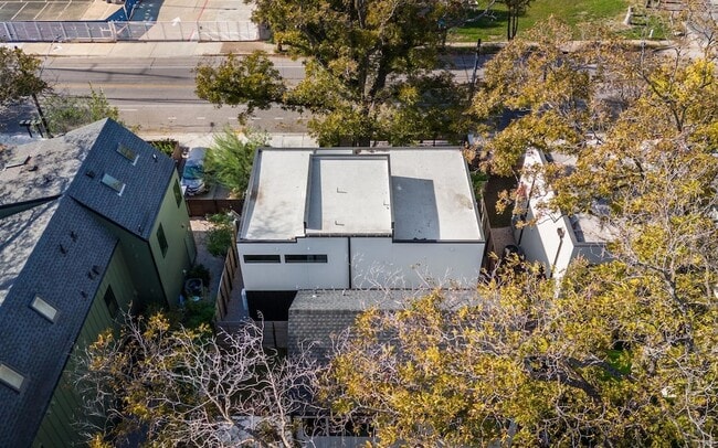 Building Photo - 631 Tillery St