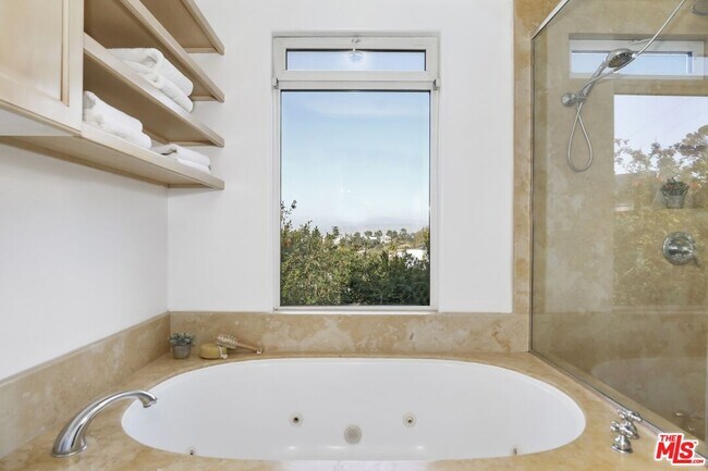 Building Photo - 2154 Sunset Crest Dr