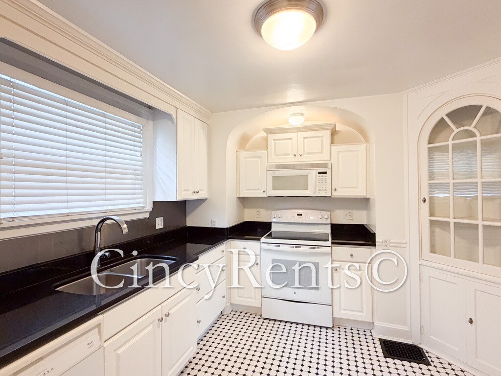 Building Photo - 3434 Ault View Ave
