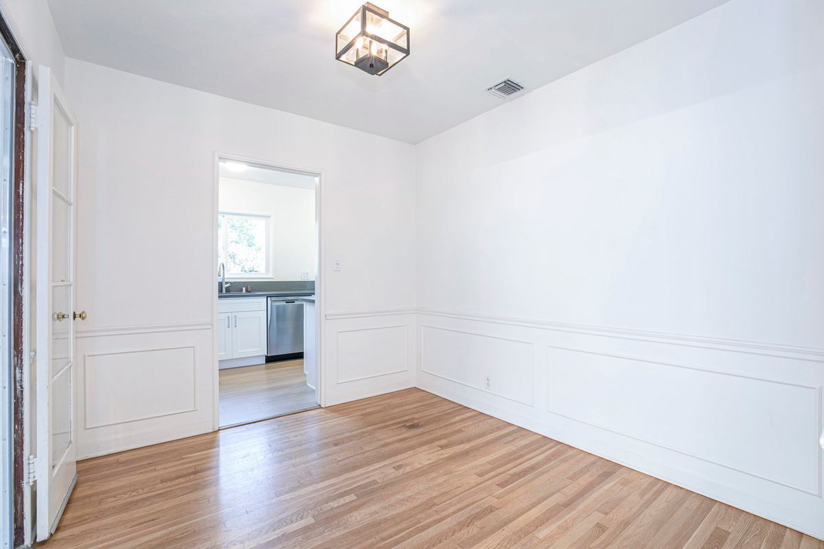 Building Photo - 2206 N Orchard Dr