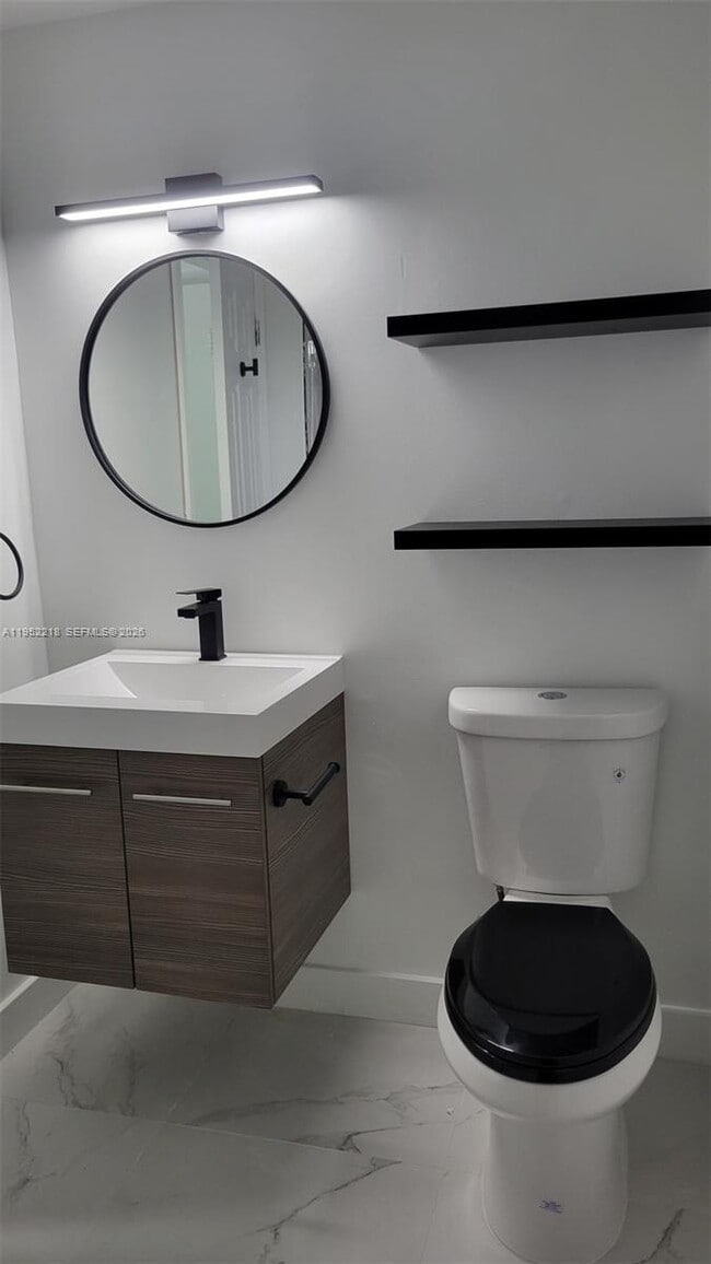 Building Photo - 2101 Normandy Dr