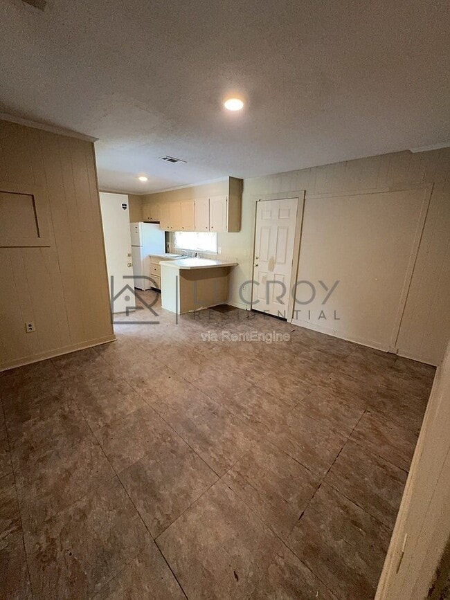 Building Photo - 6521 Lyndon B Johnson Dr