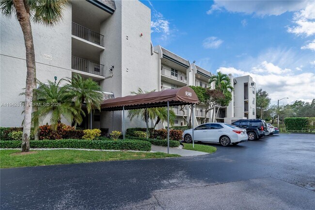 Building Photo - 9340 Lagoon Pl