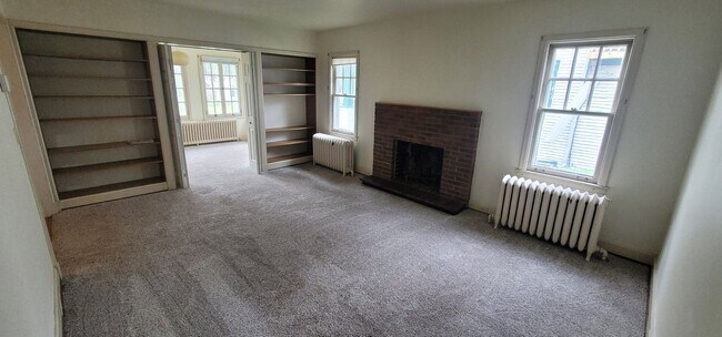 Building Photo - Duluth MN - 4 Bedroom - 2 Bath - 1 Car Gar...
