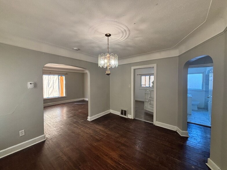 Building Photo - 15496 Gilchrist St