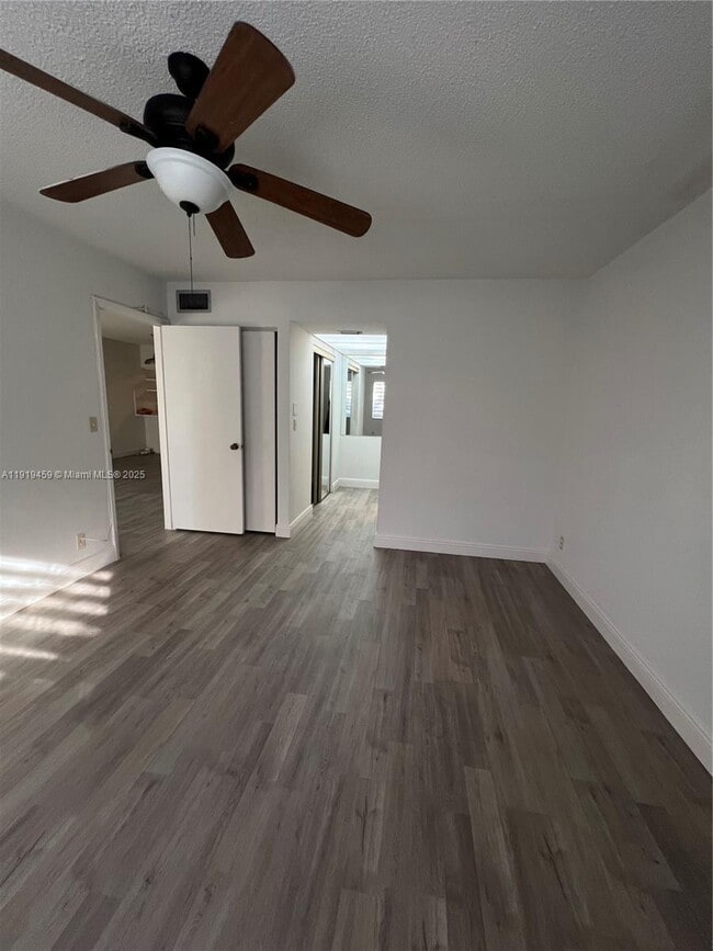 Building Photo - 301 Cambridge Rd