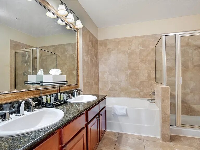 Building Photo - 901 Charo Pkwy