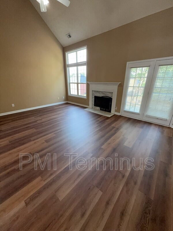 Building Photo - 6122 Farmwood Way SE