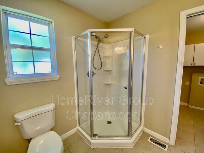 Building Photo - 5870 Grubb Rd