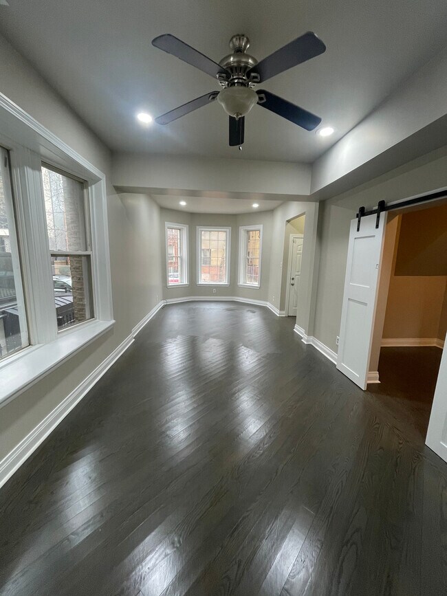 Building Photo - 2826 W Lyndale St