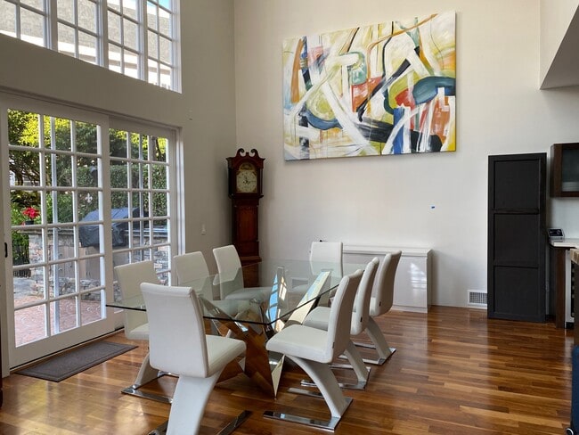 Building Photo - 7478 Avenida De Palais