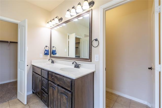 Building Photo - 637 Peach Ln