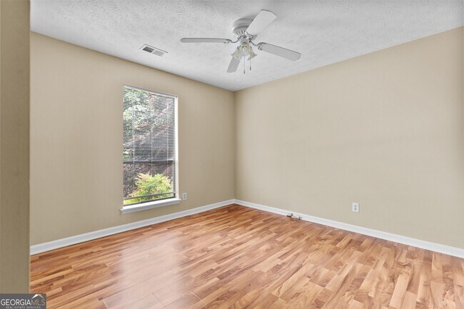 Building Photo - 625 Oxford Hall Dr SW