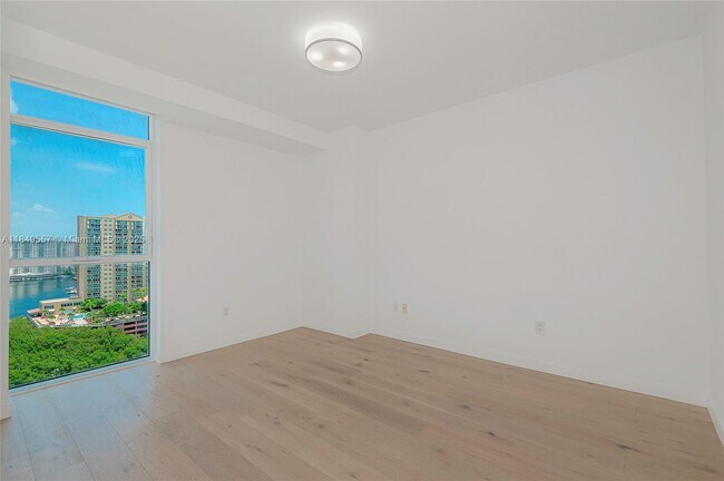 Building Photo - 400 Sunny Isles Blvd