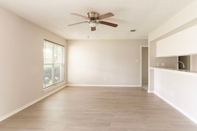 Building Photo - 19414 Leafwood Ln