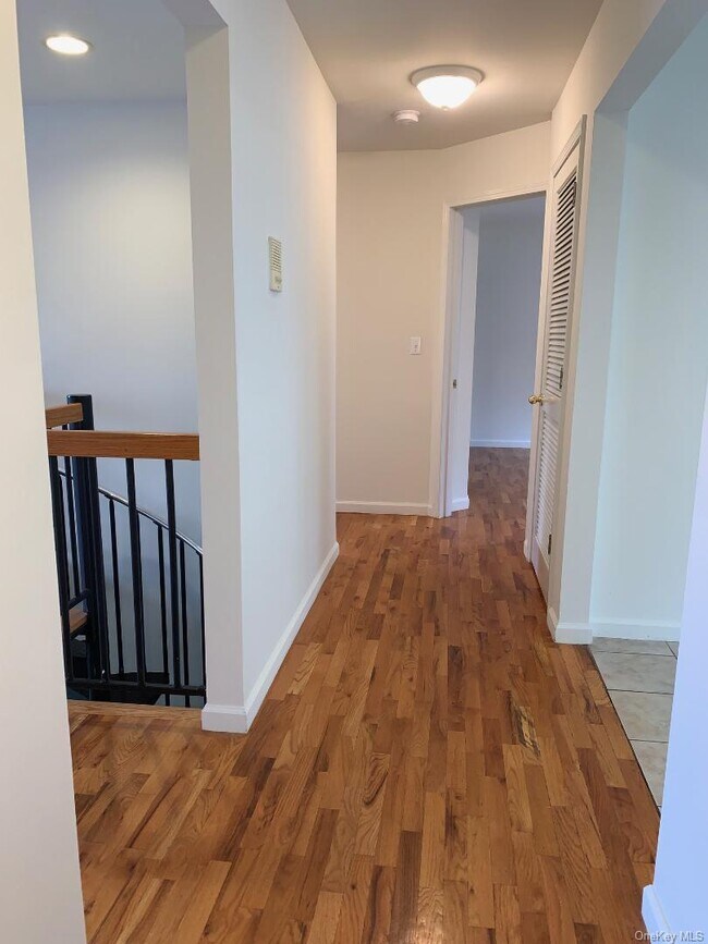 Building Photo - 25 College Ave