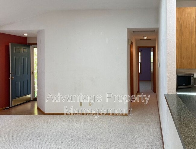 Building Photo - 1138 NE Conser Pl