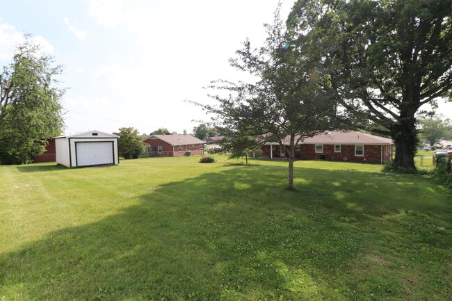 Building Photo - 204 Weil Ln