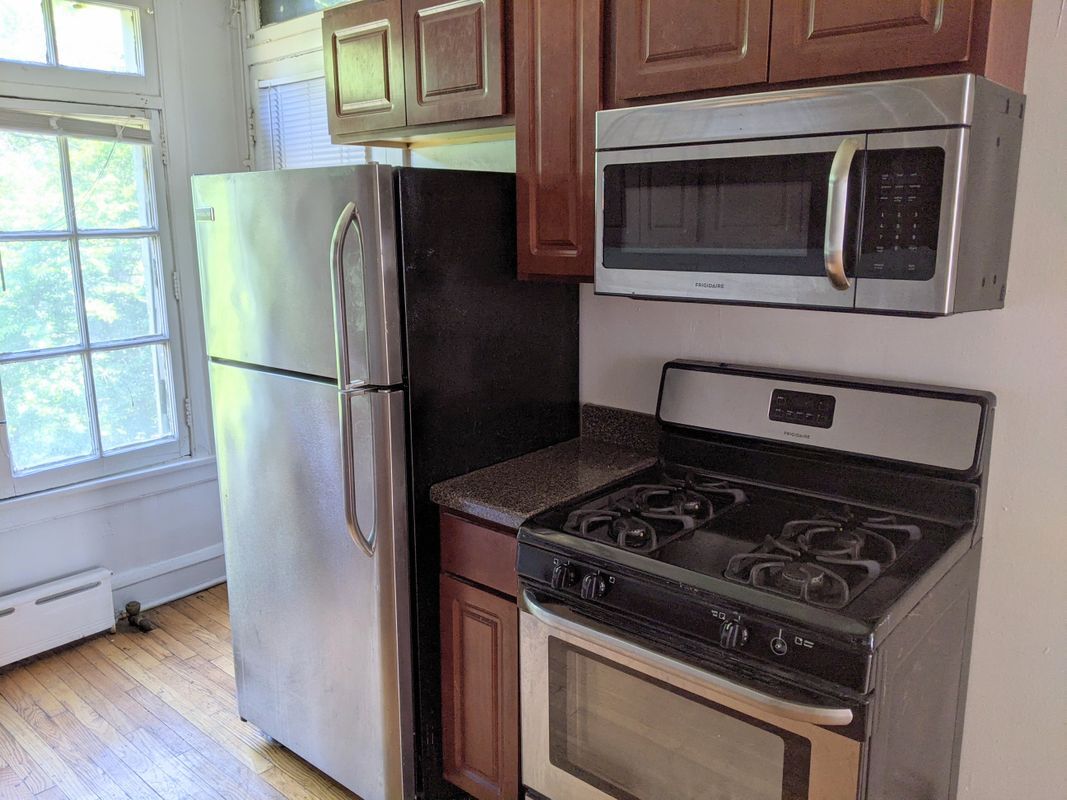 Building Photo - 905 Elmwood Ave