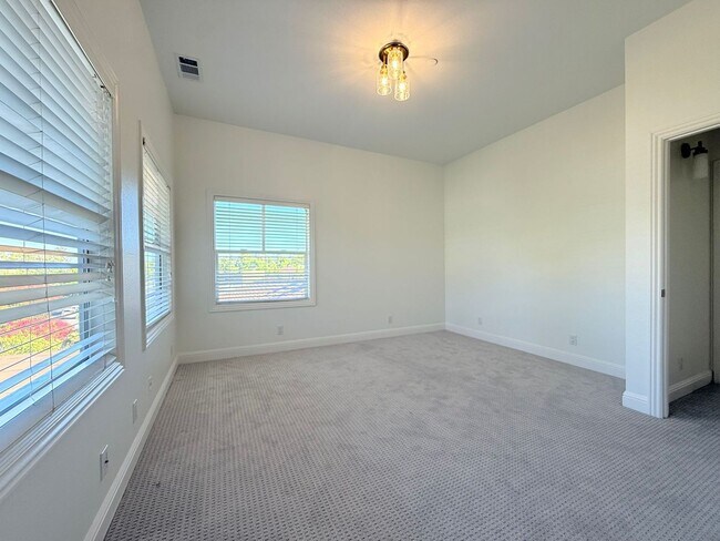 Building Photo - ? Elegant & Expansive Redwood City Home – ...