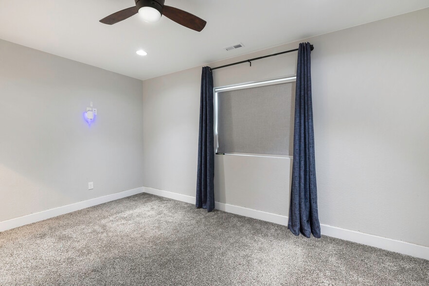 Building Photo - 2131 Seaglass St