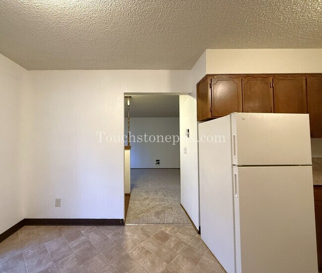 Building Photo - Cozy 2BD Apartment with Patio, East Portland