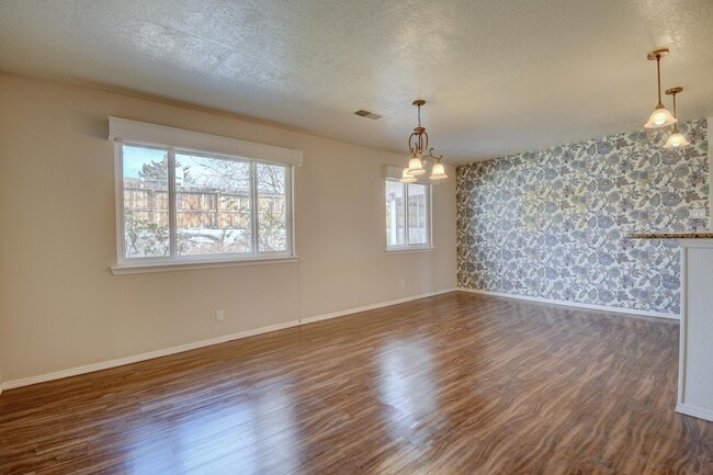 Building Photo - 5316 Van Christopher Dr NE