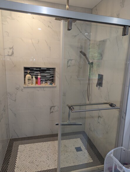 MB Shower - 544 Drakestown Rd