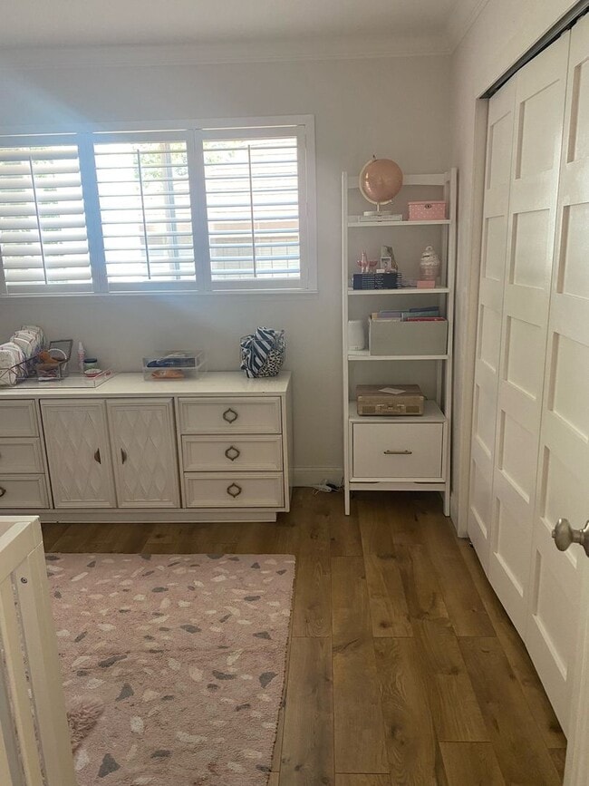 Building Photo - BACK ON MARKET!! Spacious Townhome in Grea...