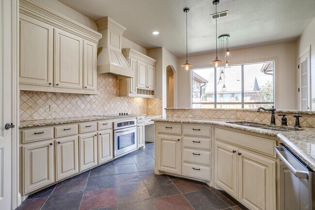 Building Photo - Beautiful 3 Bed, 2.5 Bath Located in HIghly Desired Willow Park Village- Aledo ISD-  76008