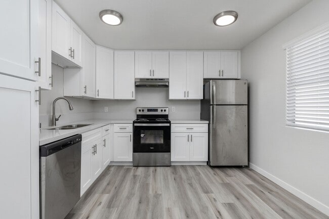 Building Photo - CITY HEIGHTS LOVELY 2 BD, 2 BA, RENOVATED. CLOSE TO YMCA, SCHOOLS