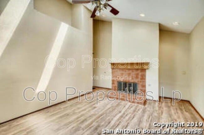 Building Photo - 8633 Datapoint Dr