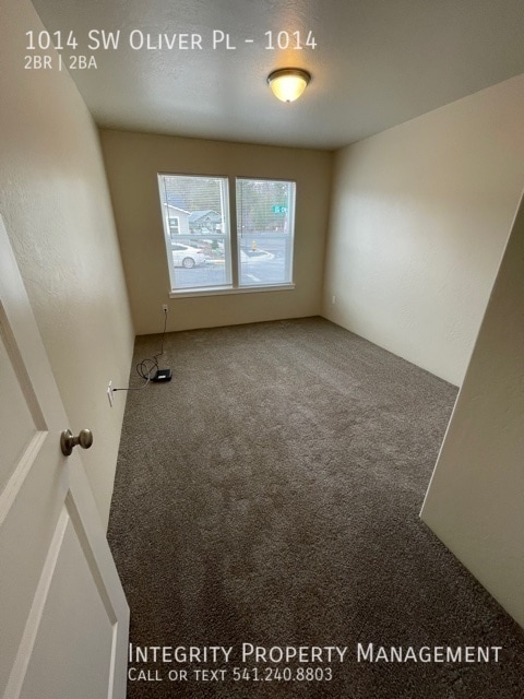 Building Photo - 1014 SW Oliver Pl