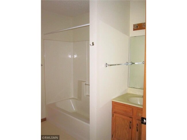 Building Photo - 626 W 8th St