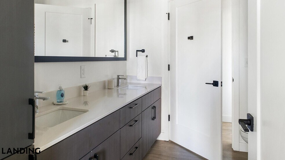 Building Photo - 1007 S Mint St