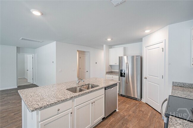 Building Photo - 1004 Bergamot Rd