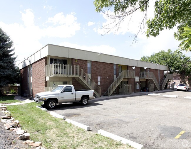 Primary Photo - Hernandez Apartments