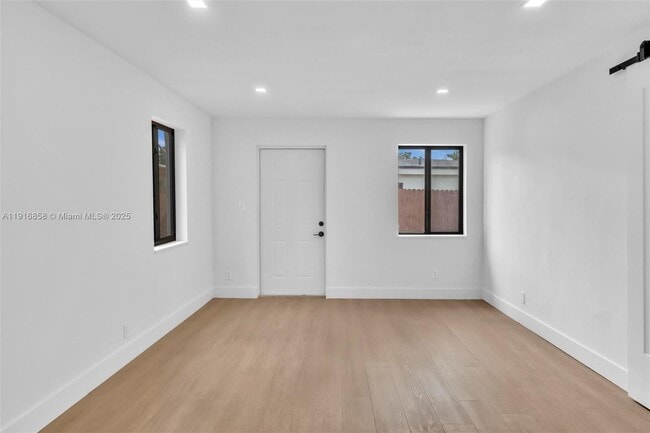 Building Photo - 1123 NE 1st Ave.