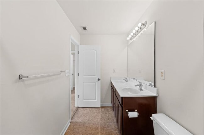 Building Photo - 1058 Treymont Ln SW