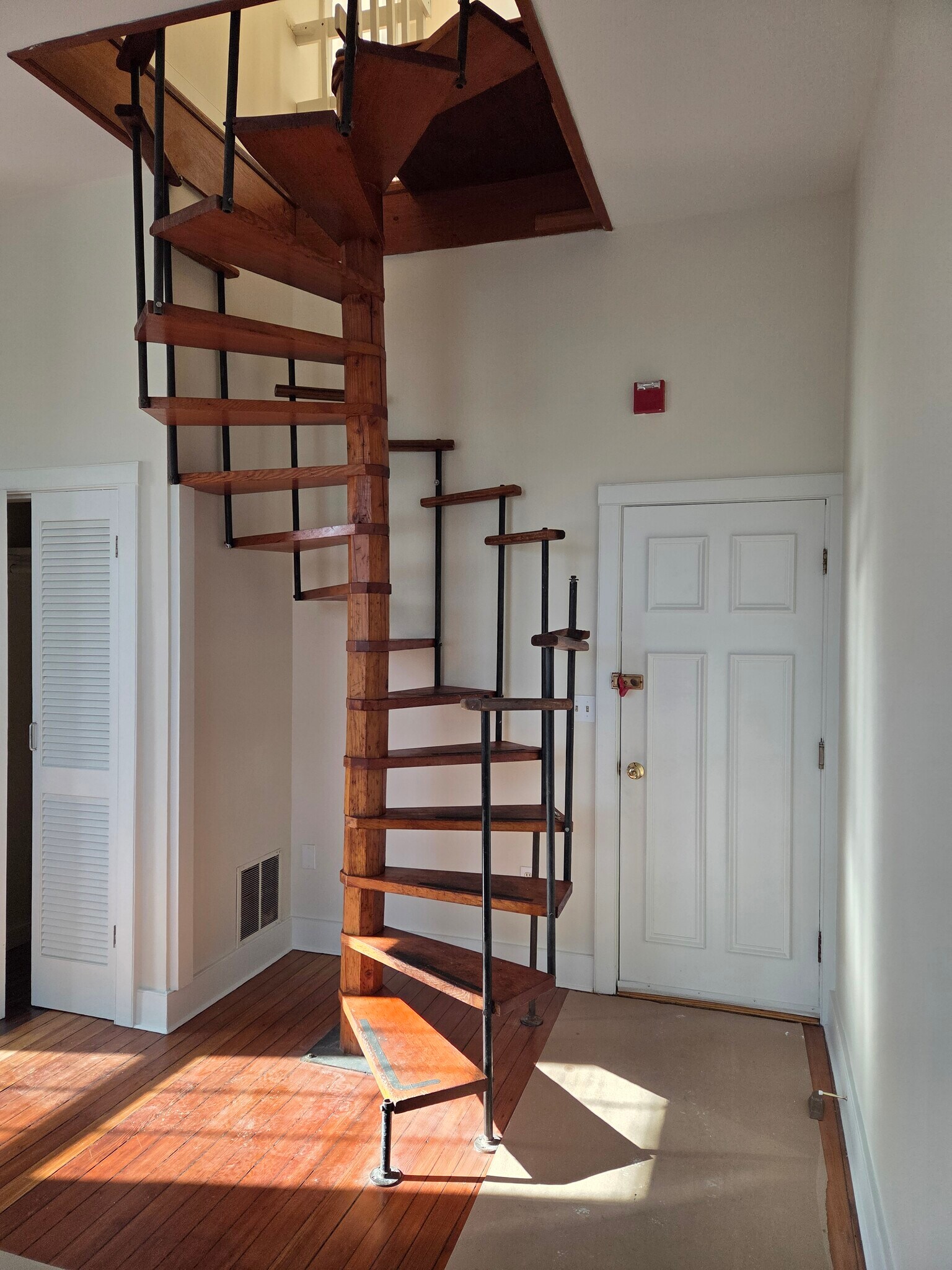 Building Photo - 32 Farewell St