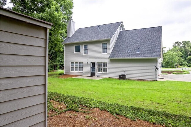 Building Photo - 2232 Woodbriar Dr