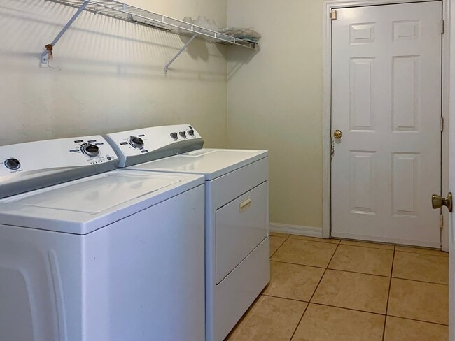 Building Photo - 4BR/3BA Horse/Pet Friendly Home on 5 Acres!