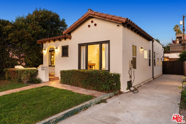 Building Photo - 2624 S Palm Grove Ave